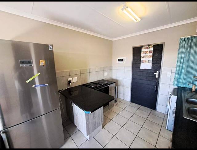 2 BEDROOM APARTMENT FOR SALE IN HEUWELOORD